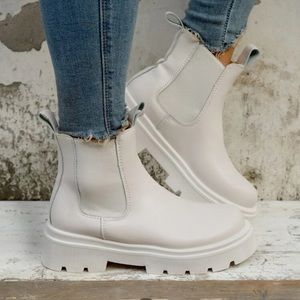 Women’s boots from SHEIN-never worn size 8.5 (beige, tan color)